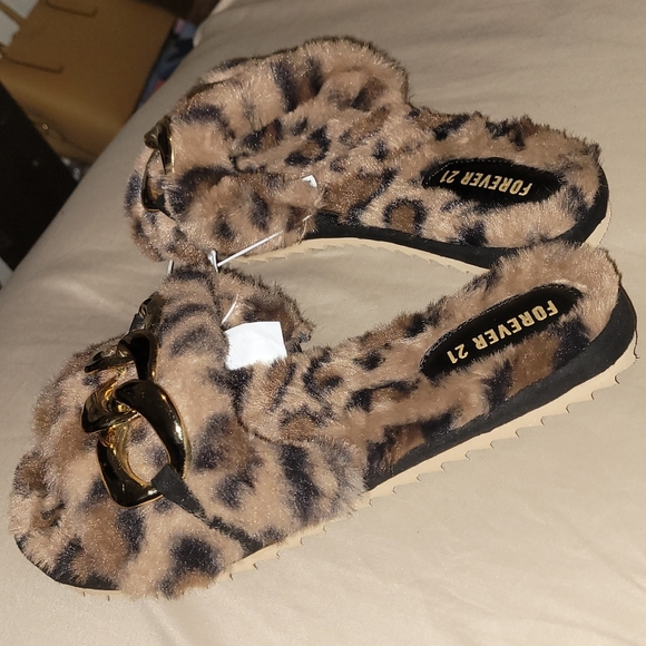 Brand New Forever 21 House Slides - Picture 4 of 4